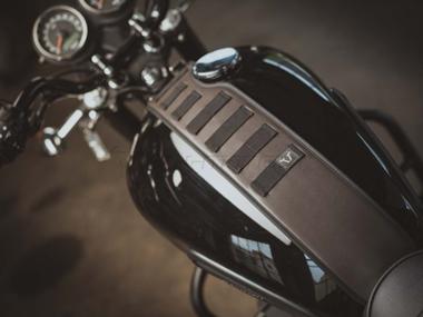 Tank Strap Legend Bonneville Thruxton Scrambler