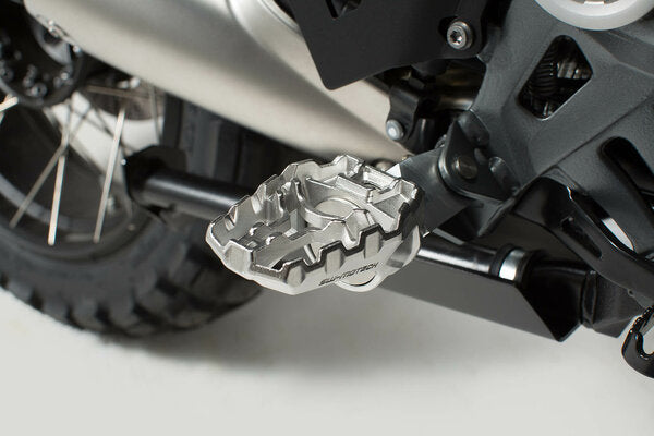 *Footrest Sw Motech Evo . Pivotable, Teethed Elements Offer 36 Possible Settings.