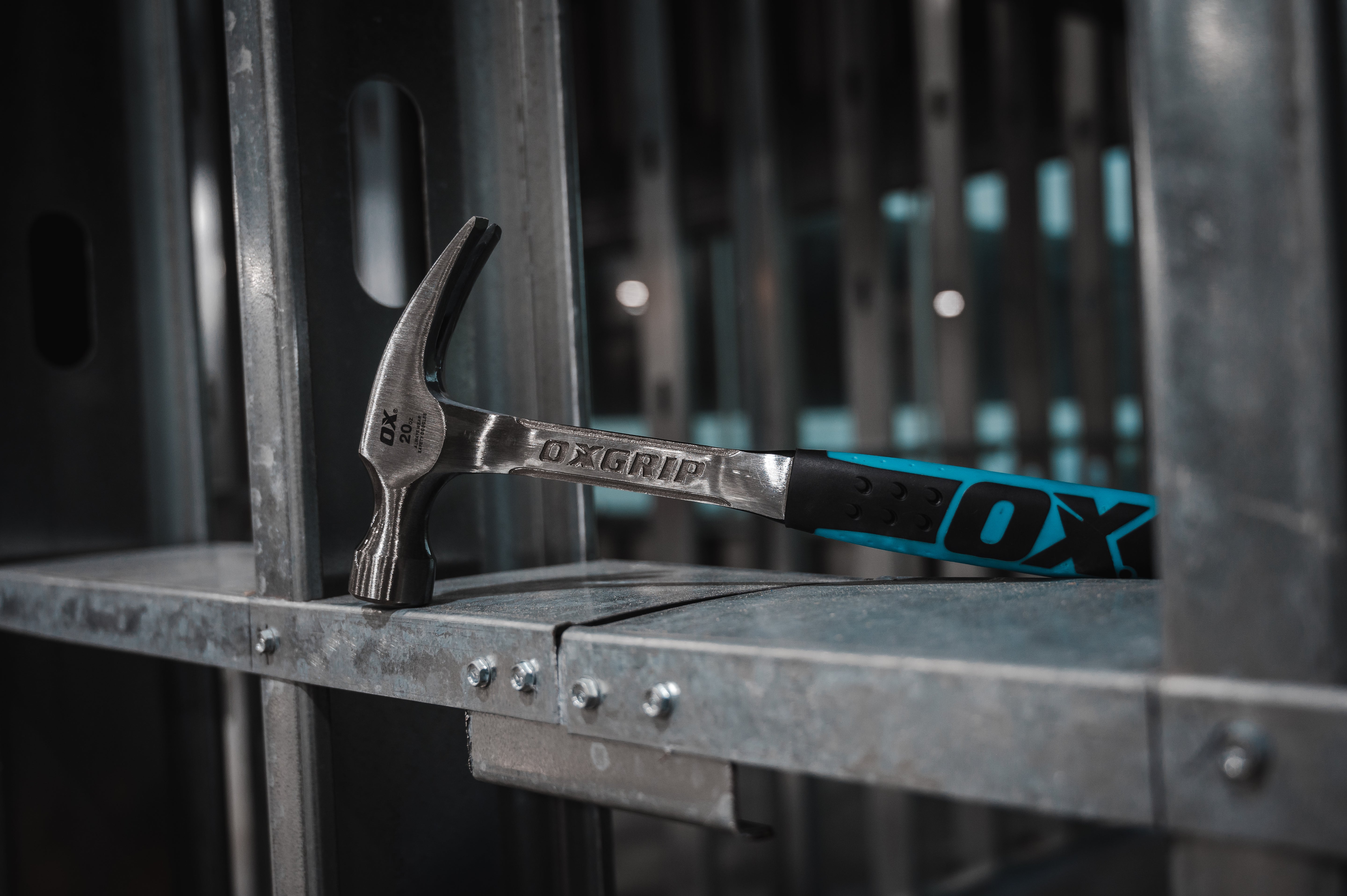 Pro Straight Claw Hammer | 20-Ounce / 560-Grams