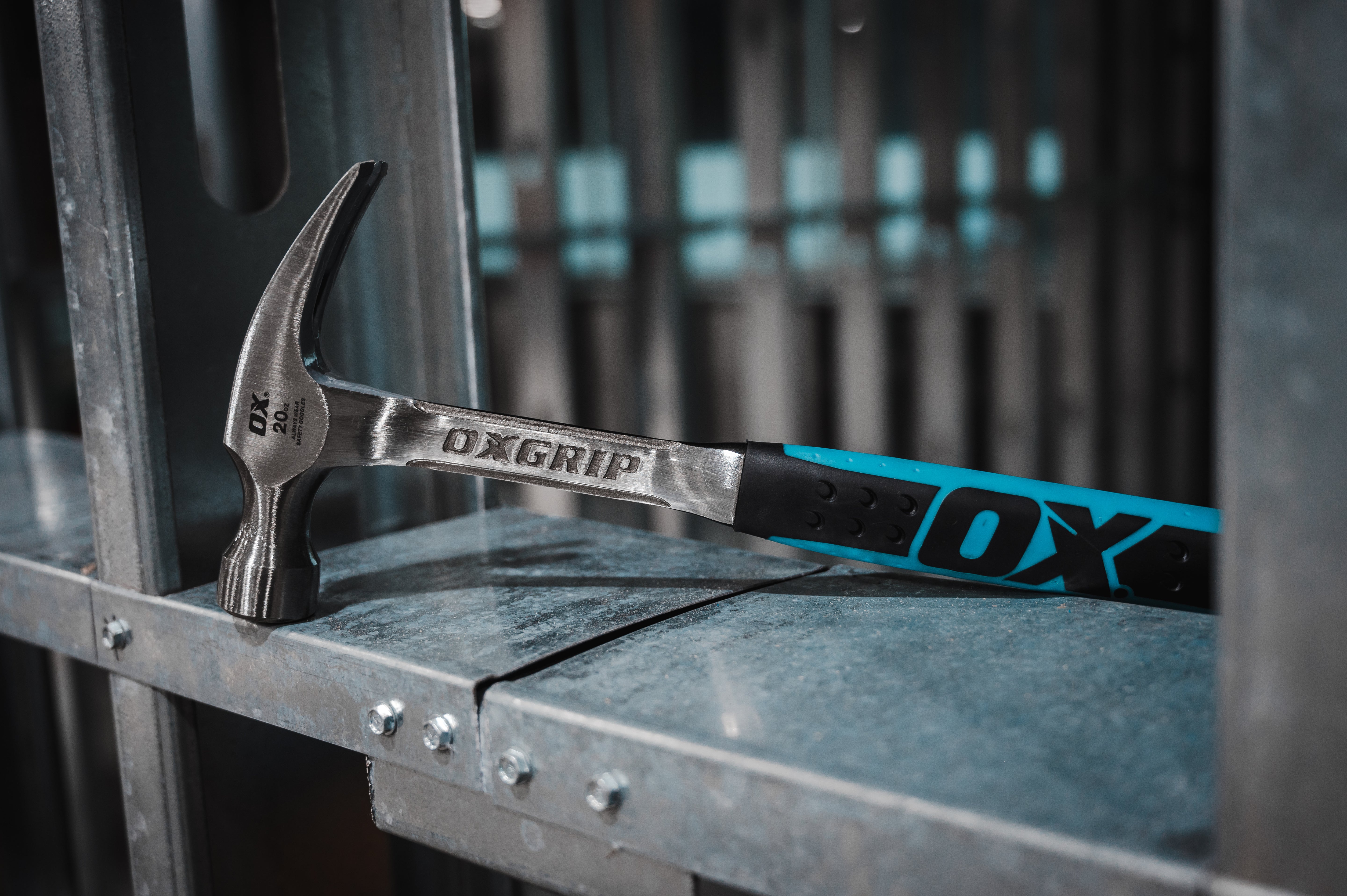 Pro Straight Claw Hammer | 20-Ounce / 560-Grams