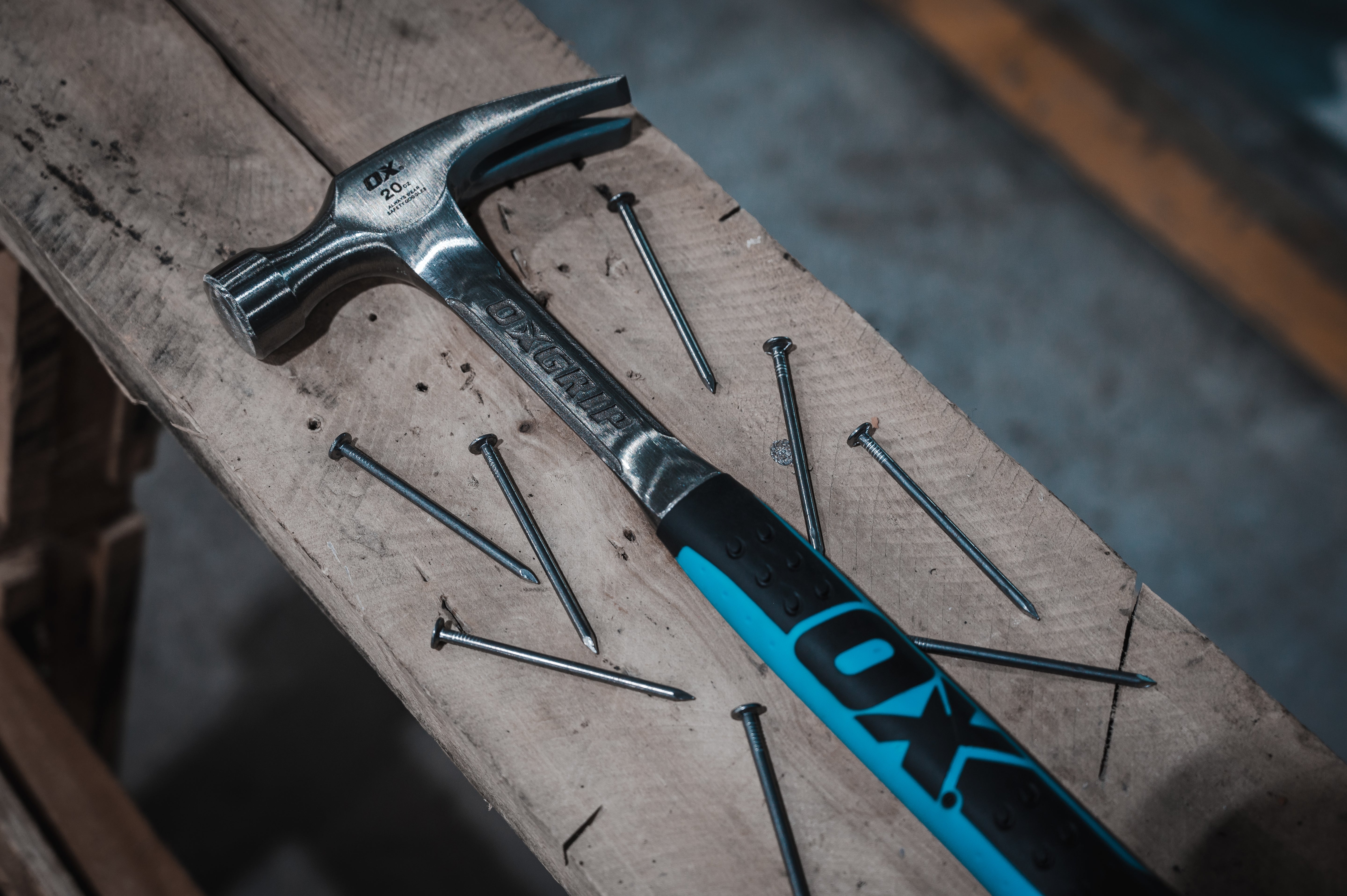 Pro Straight Claw Hammer | 20-Ounce / 560-Grams