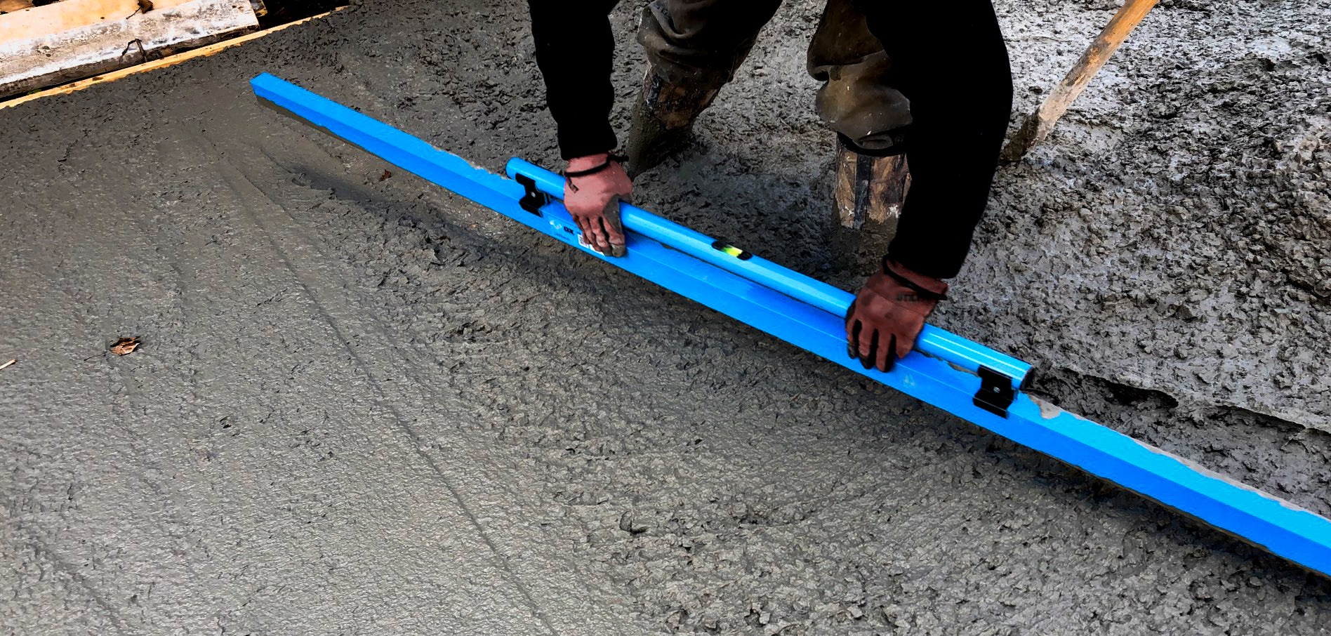 Pro Clamped Handle Concrete Screed - With Vial | 48" / 1200mm