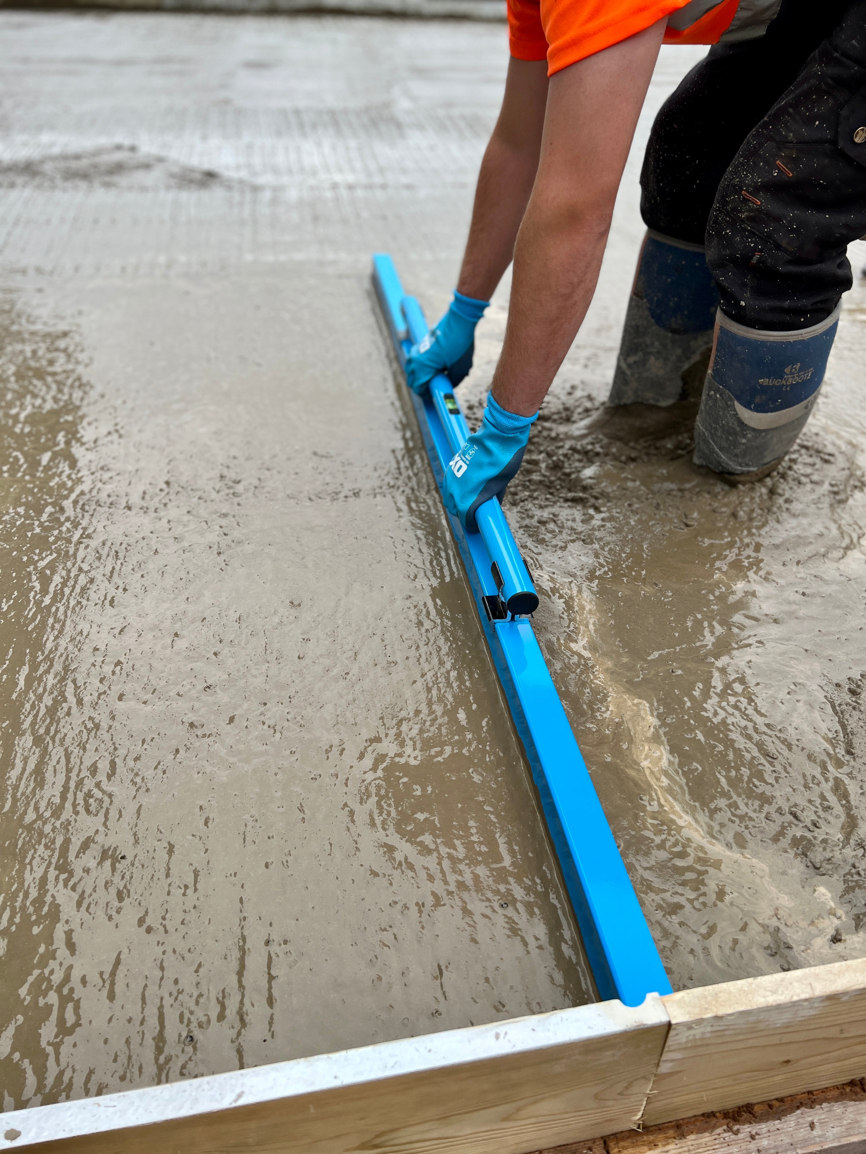 Pro Clamped Handle Concrete Screed - With Vial | 72" / 1800mm
