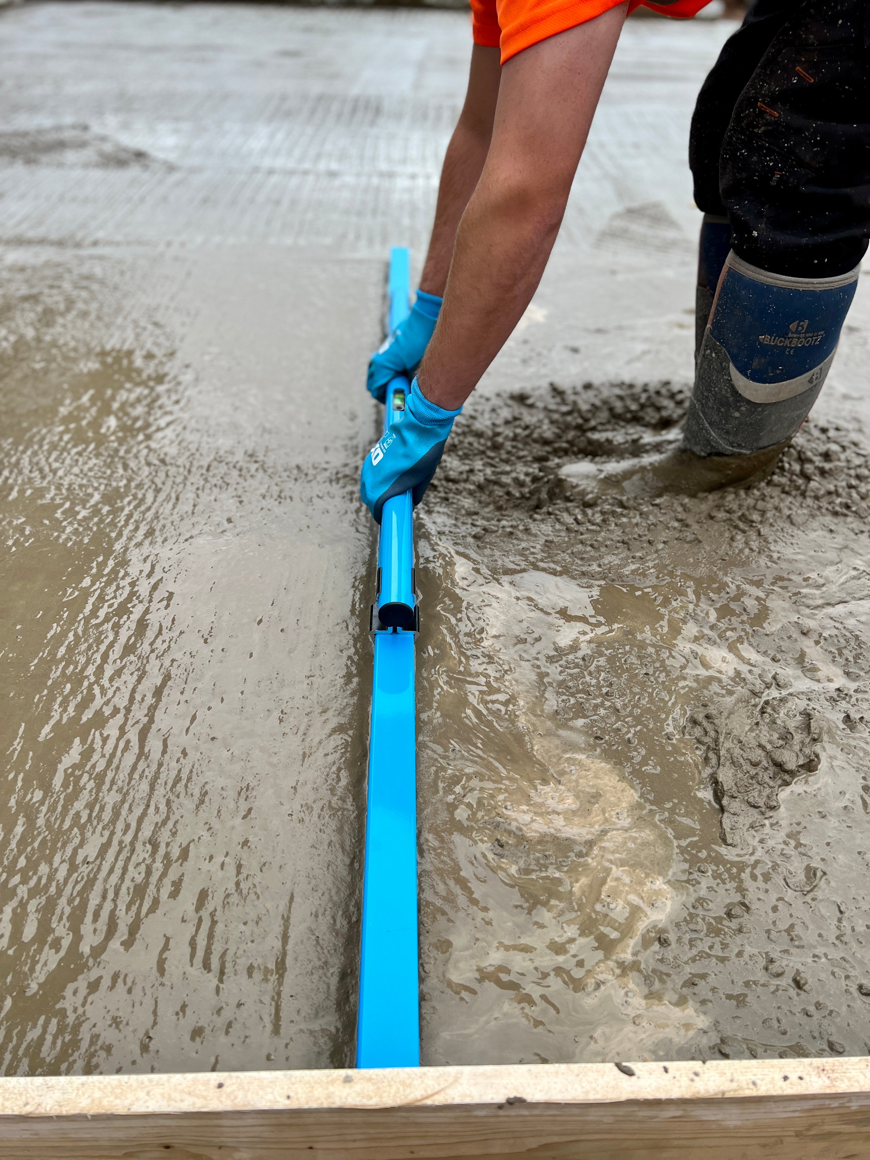 Pro Clamped Handle Concrete Screed - With Vial | 72" / 1800mm