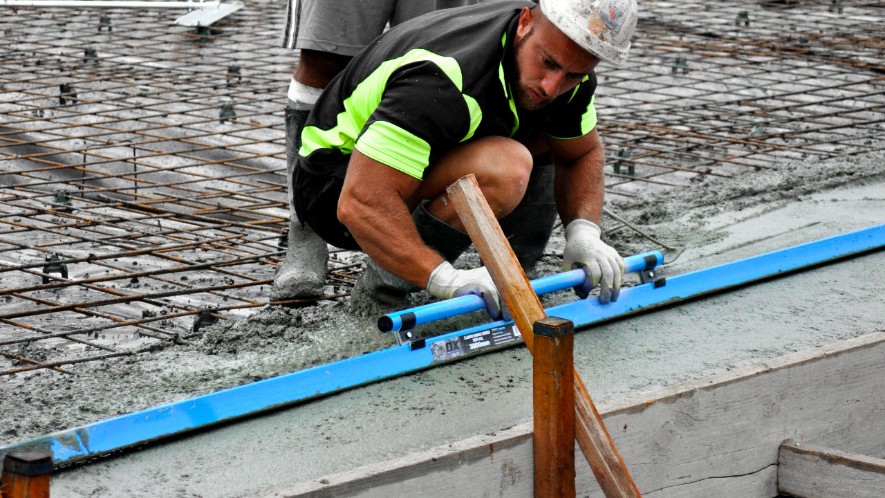Pro Clamped Handle Concrete Screed - With Vial | 48" / 1200mm
