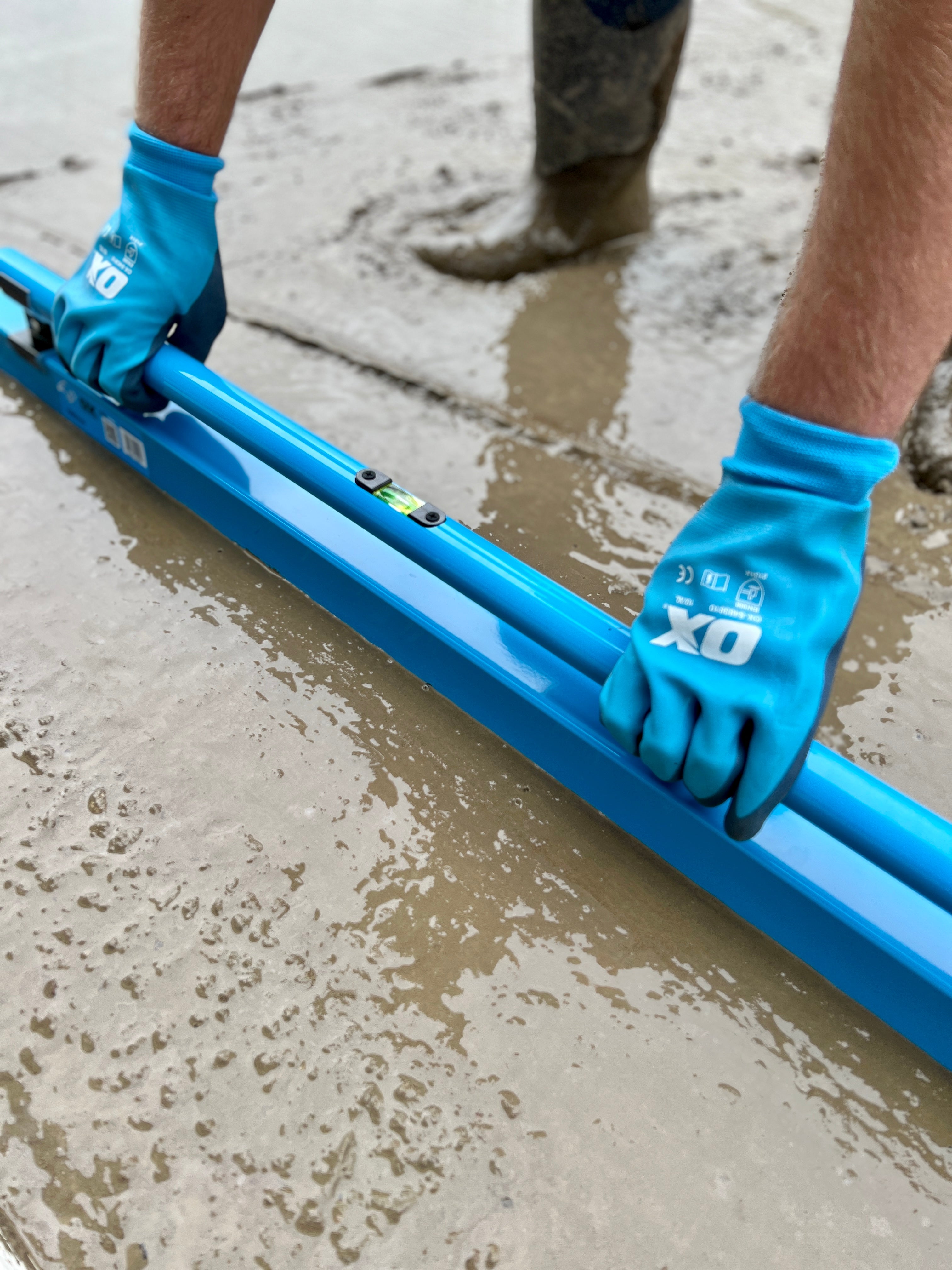 Pro Clamped Handle Concrete Screed - With Vial | 72" / 1800mm