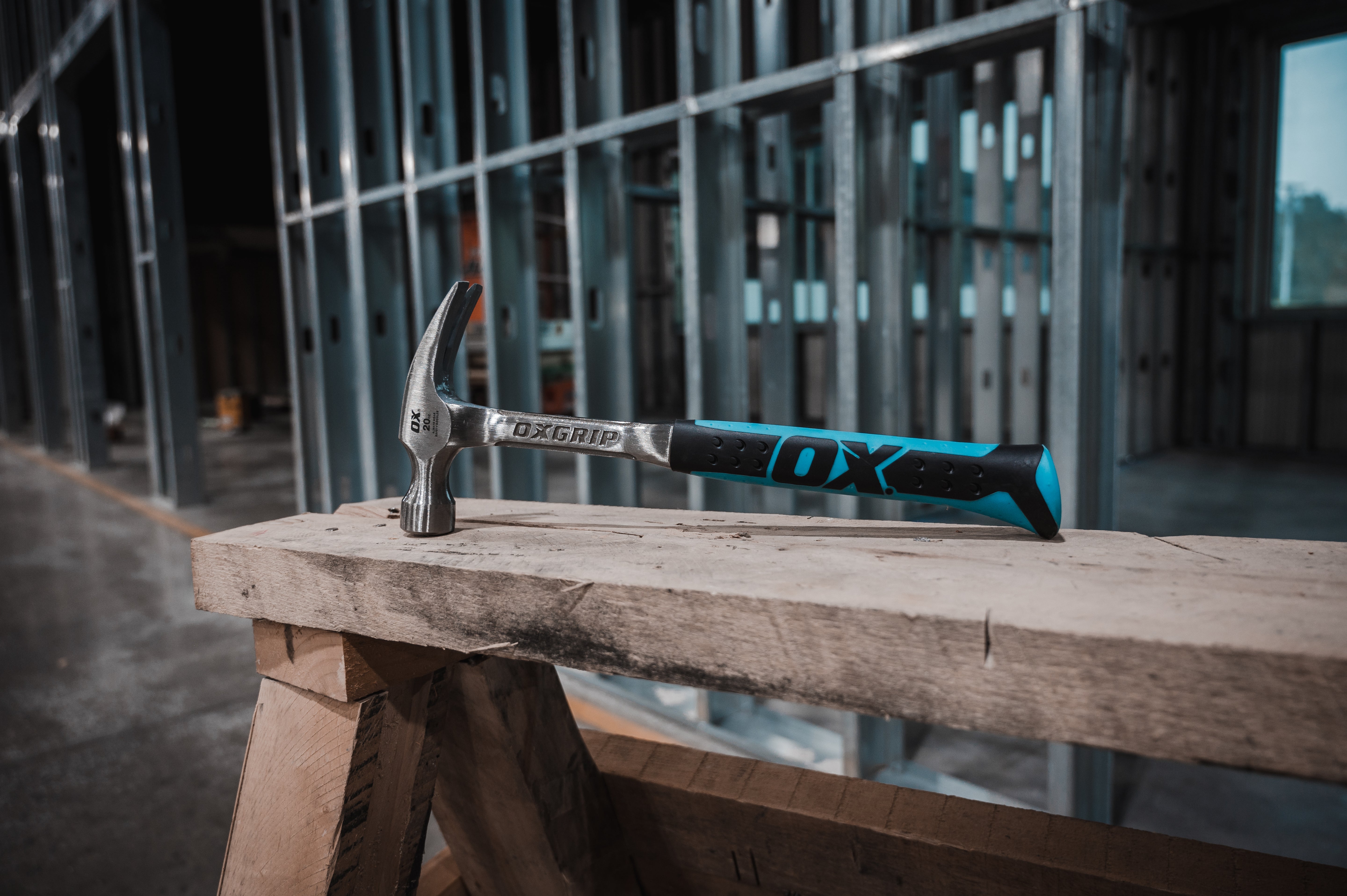Pro Straight Claw Hammer | 20-Ounce / 560-Grams