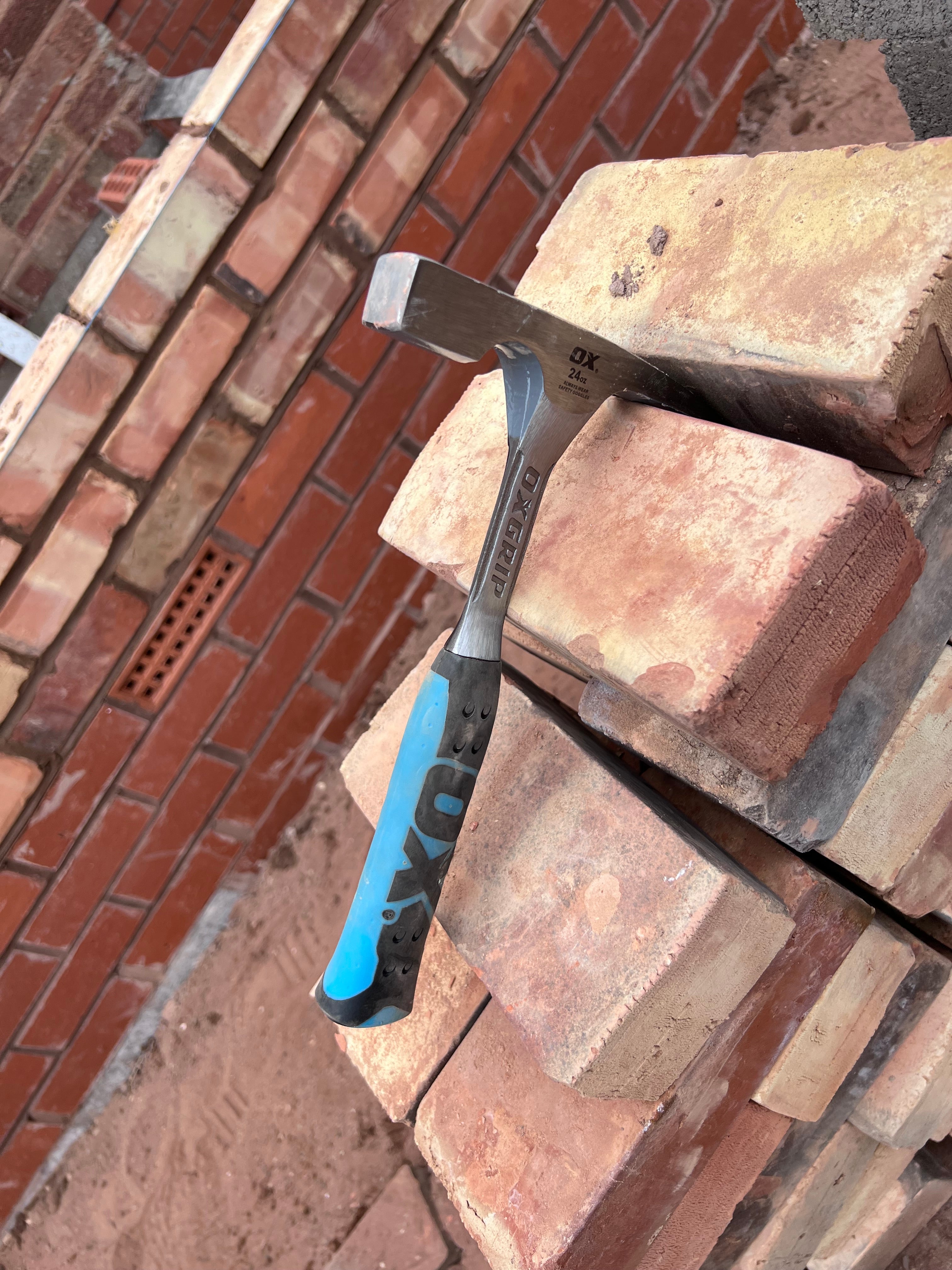 Pro Brick Hammer | 24-Ounce / 680-Grams