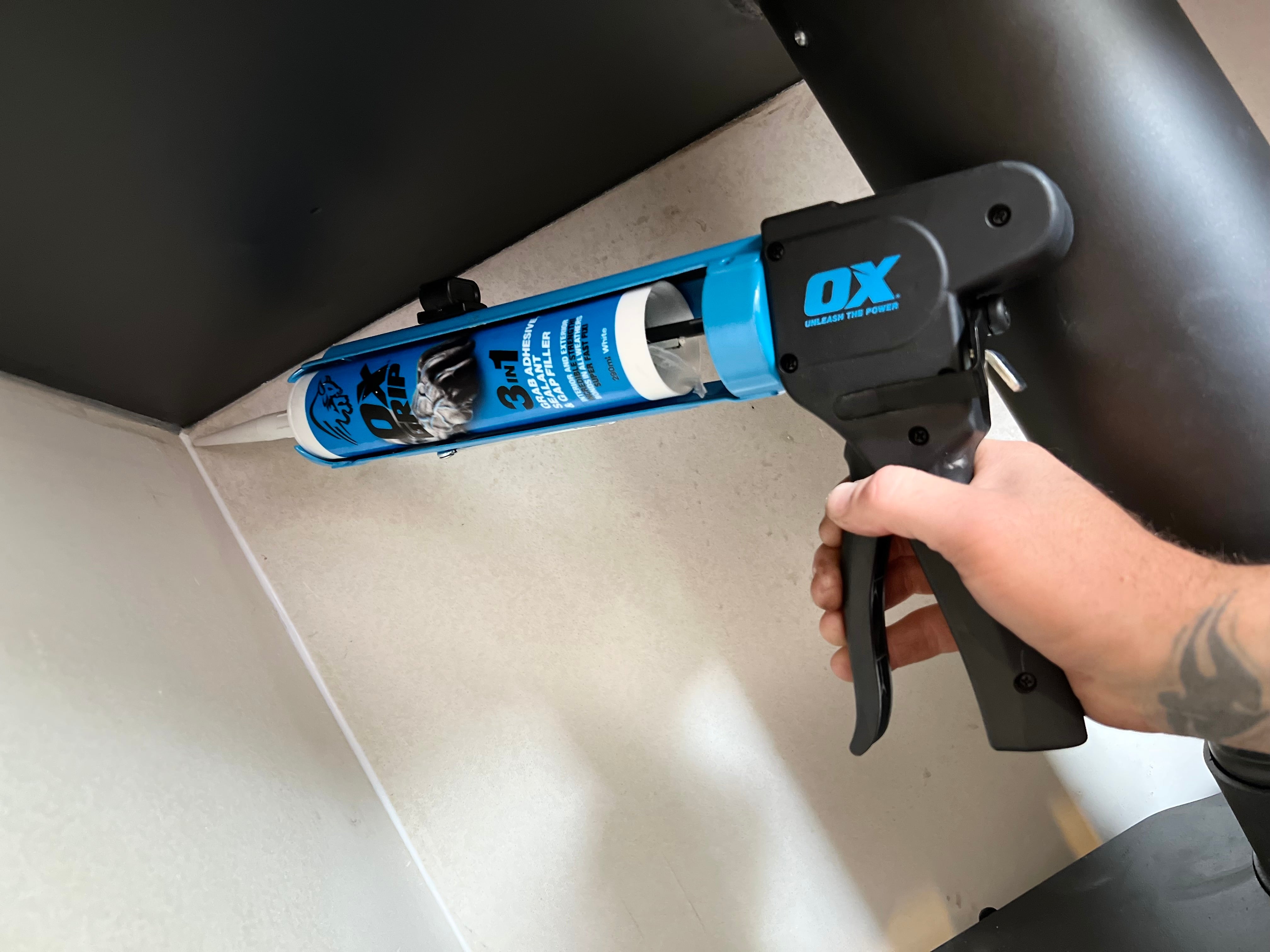 OX 13.5oz Rodless Caulk Dispenser