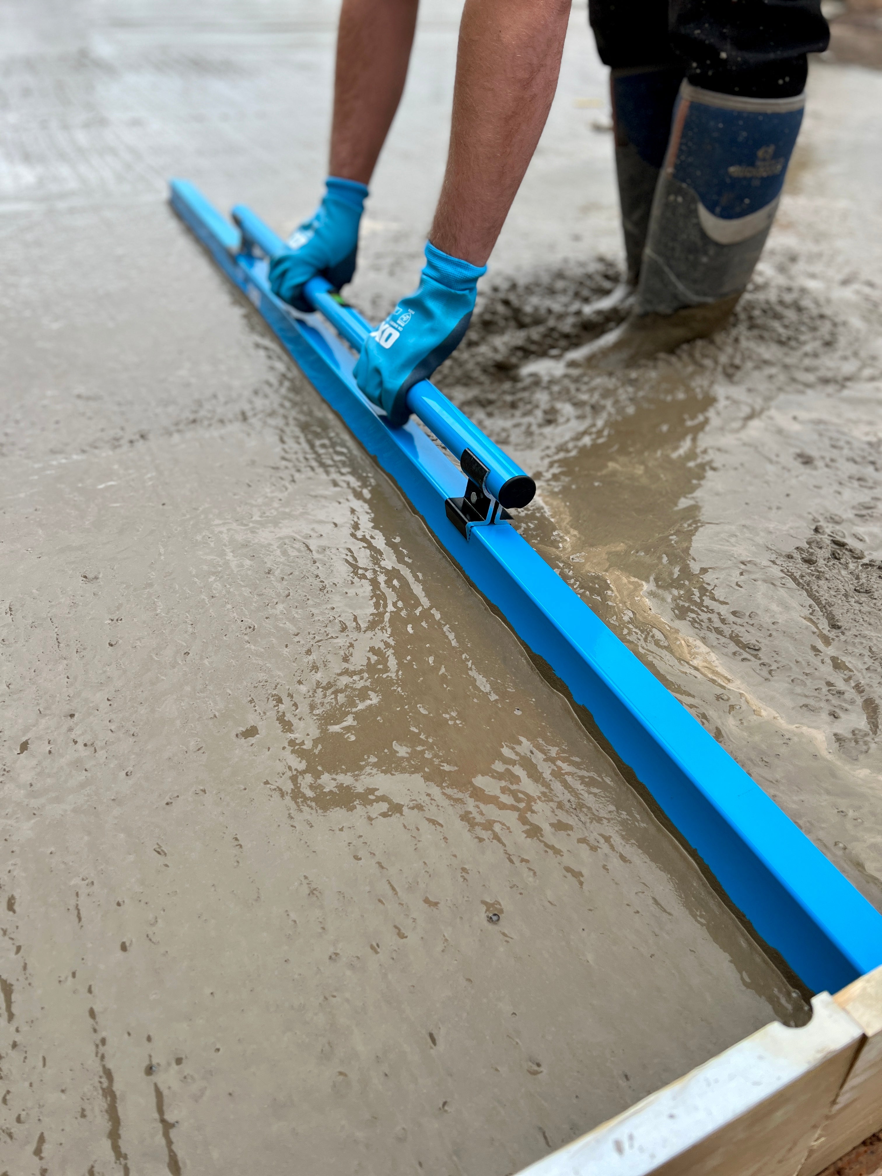 Pro Clamped Handle Concrete Screed - With Vial | 72" / 1800mm