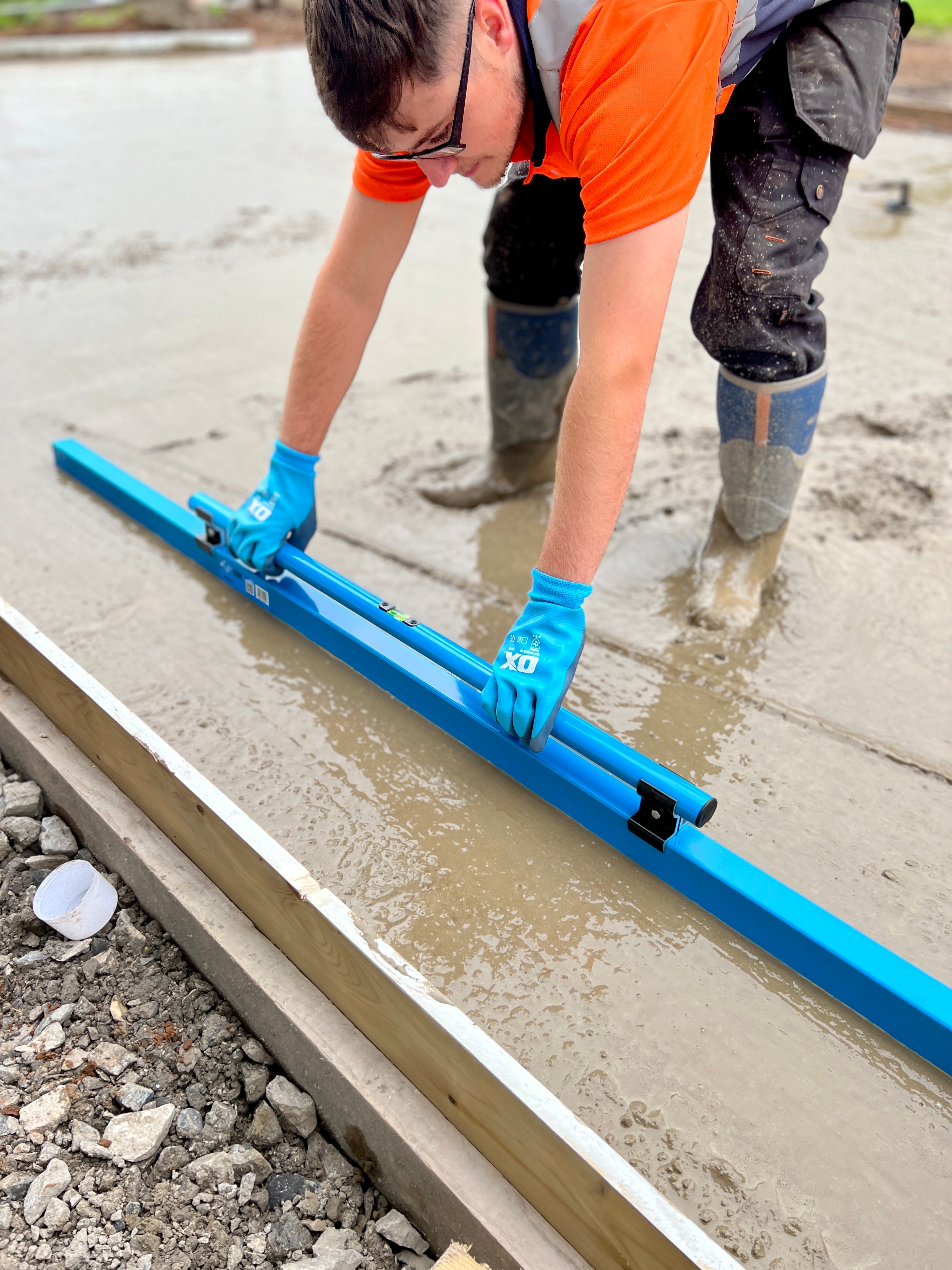 Pro Clamped Handle Concrete Screed - With Vial | 72" / 1800mm